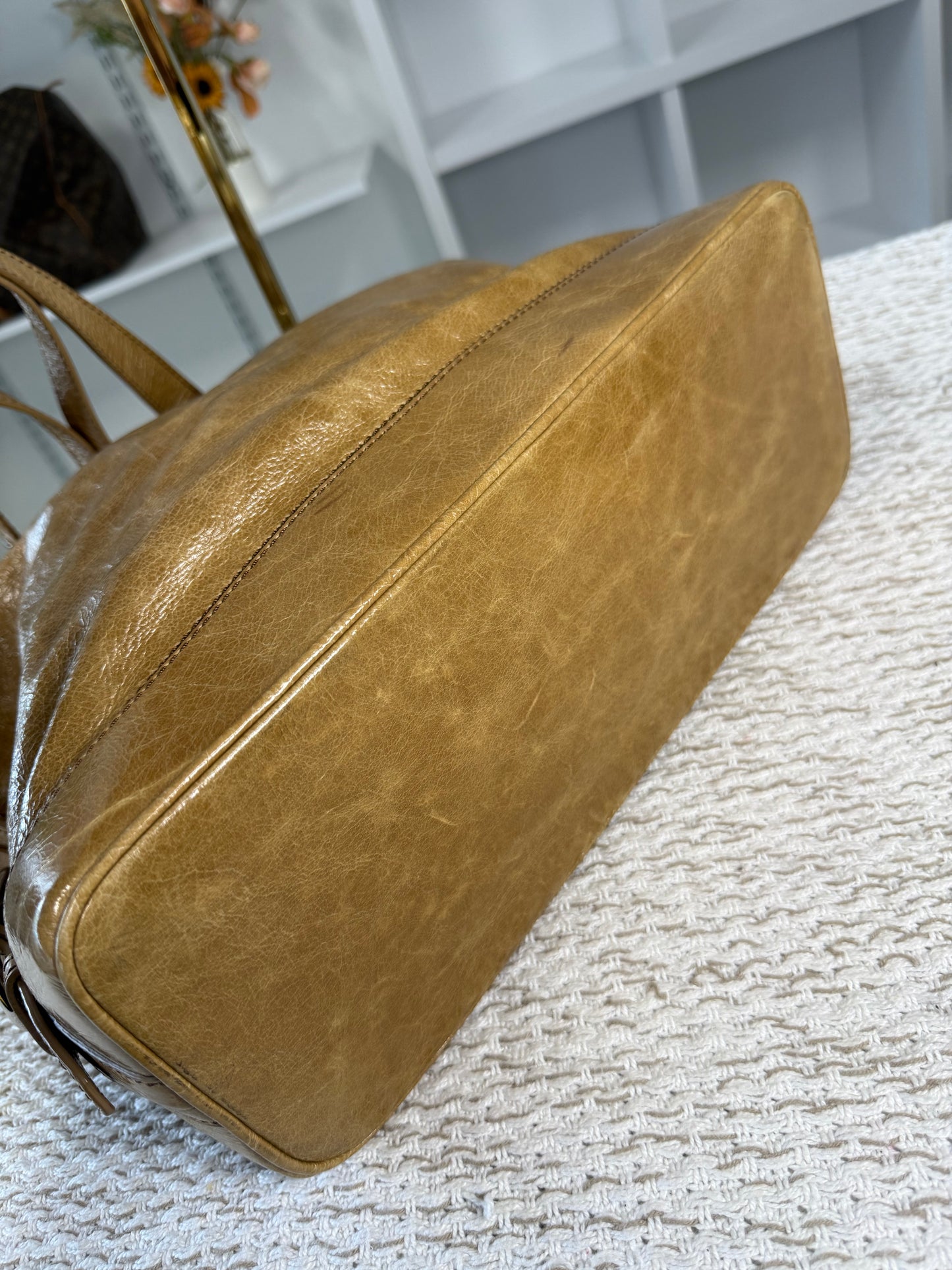 VINTAGE CÉLINE HANDBAG IN CRINKLED PATENT LEATHER