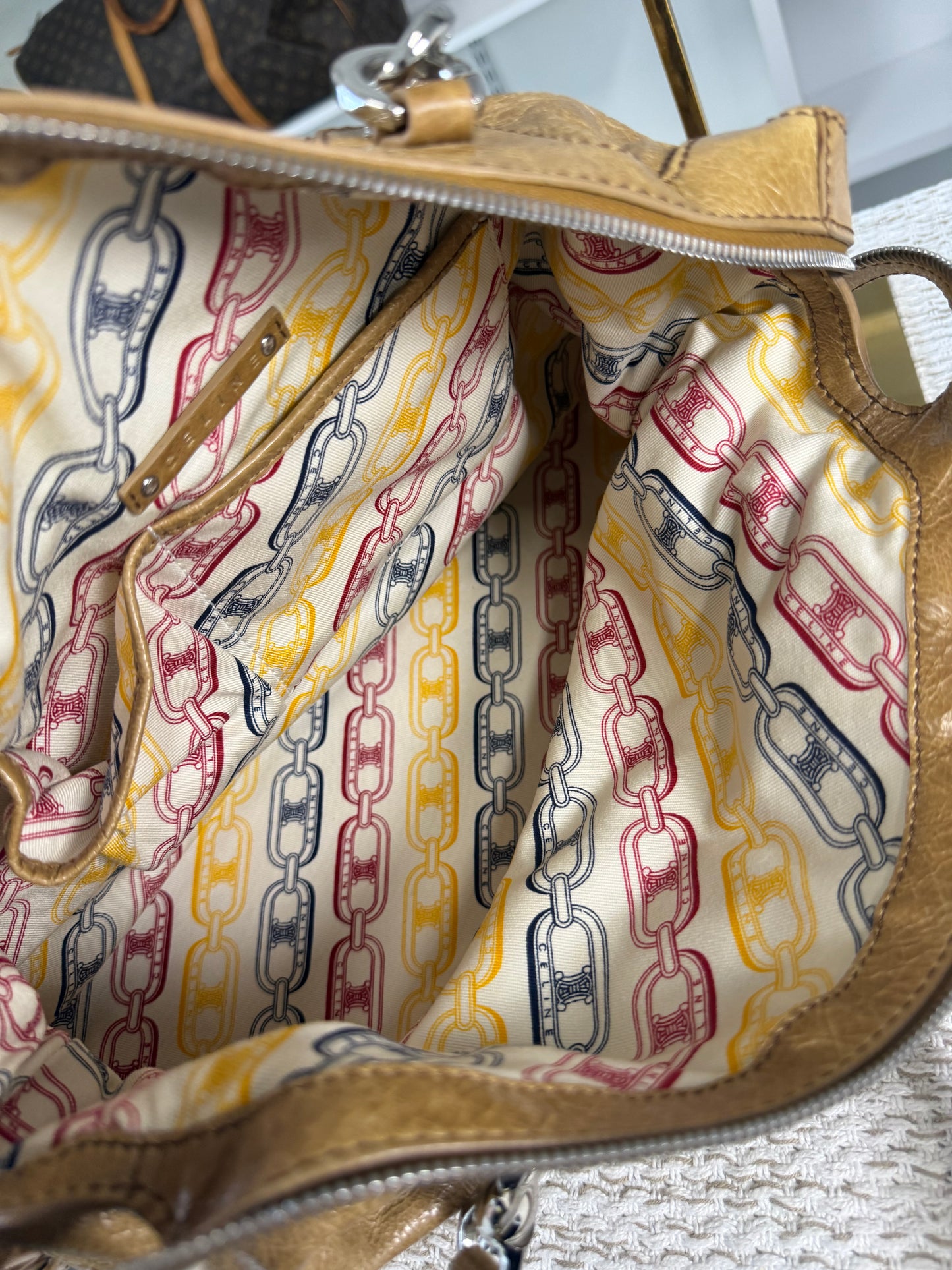 VINTAGE CÉLINE HANDBAG IN CRINKLED PATENT LEATHER