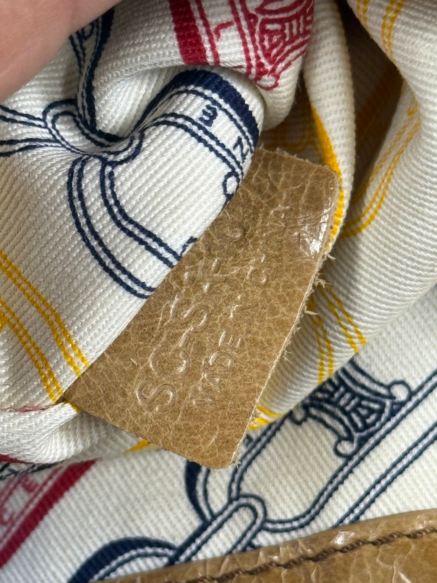 VINTAGE CÉLINE HANDBAG IN CRINKLED PATENT LEATHER