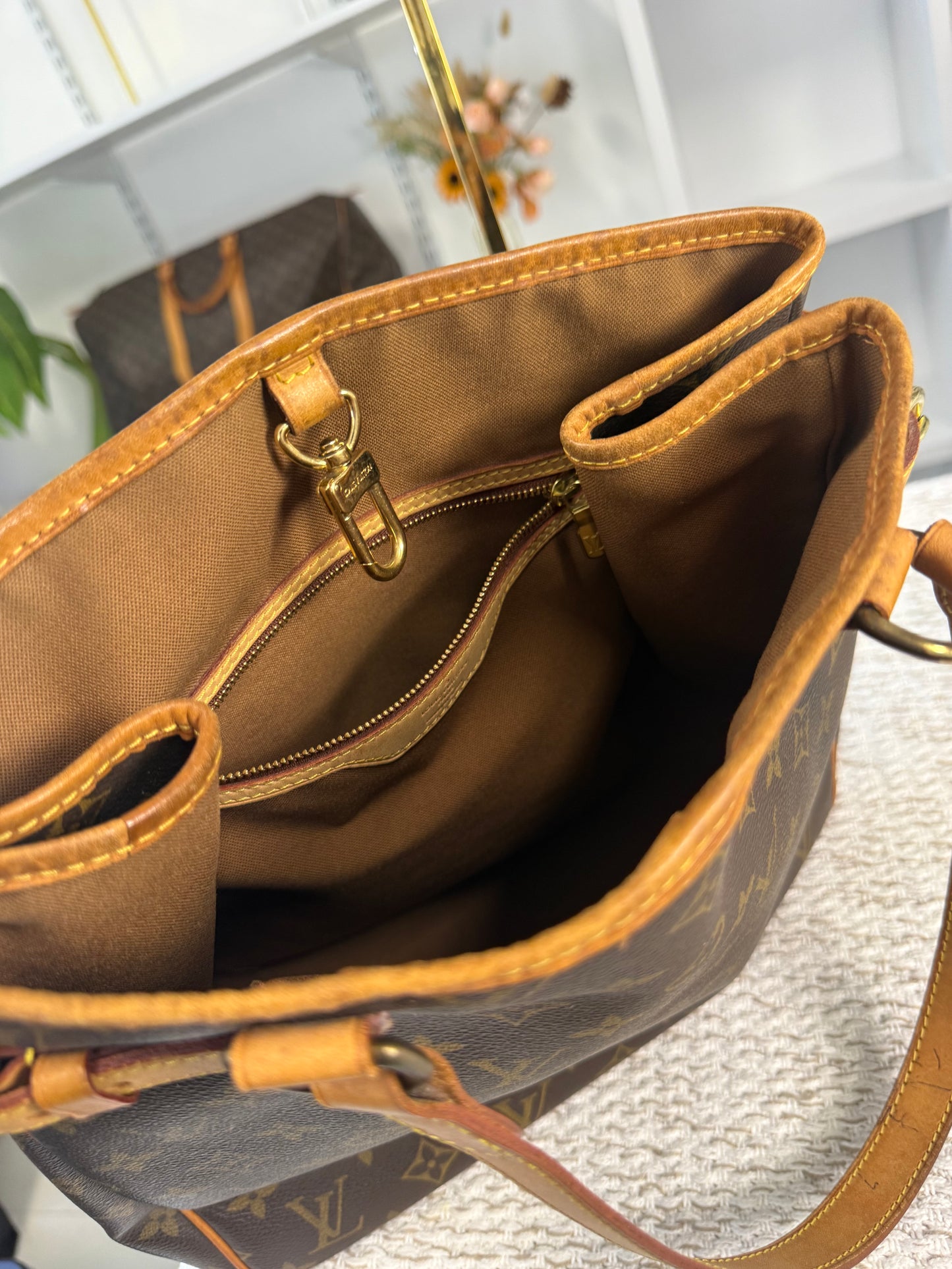 LOUIS VUITTON CANVAS BATIGNOLLES VERTICAL BAG in Monogram