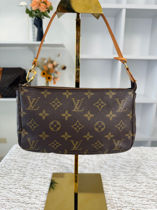 LOUIS VUITTON POCHETTE ACCESSOIRES IN MONOGRAM