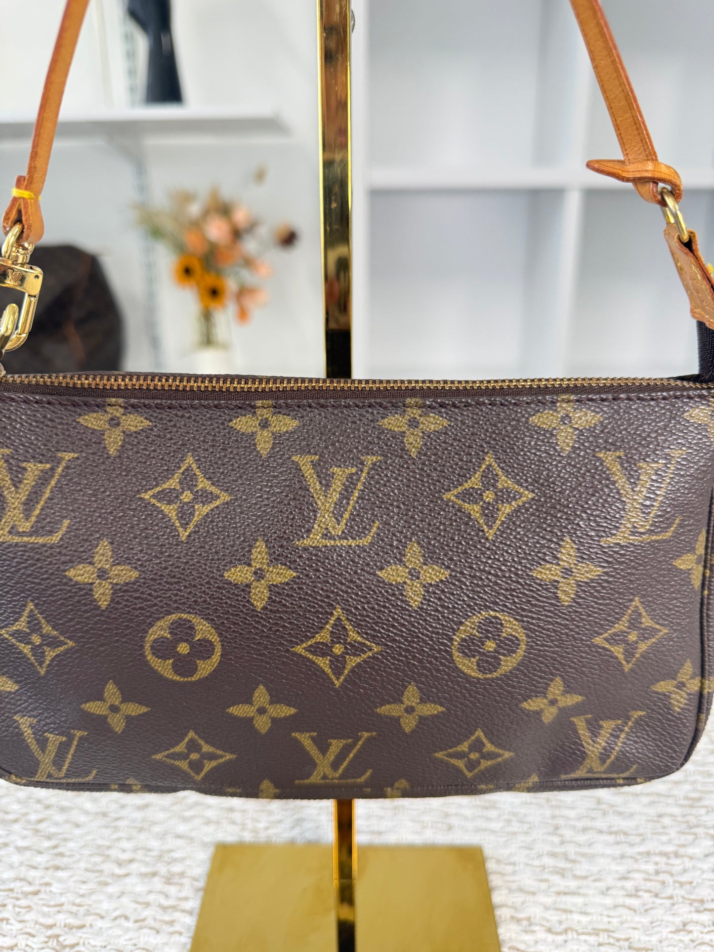 LOUIS VUITTON POCHETTE ACCESSOIRES IN MONOGRAM