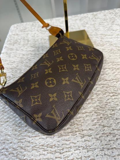 Pochette Accessoires in Monogram