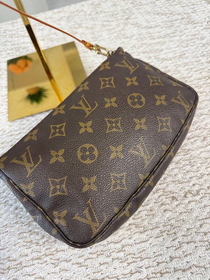 Pochette Accessoires in Monogram