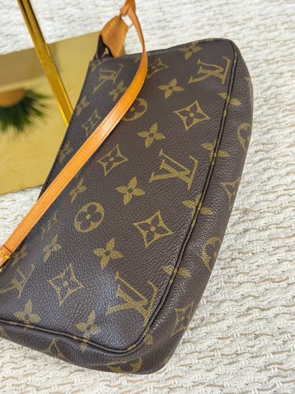 Pochette Accessoires in Monogram