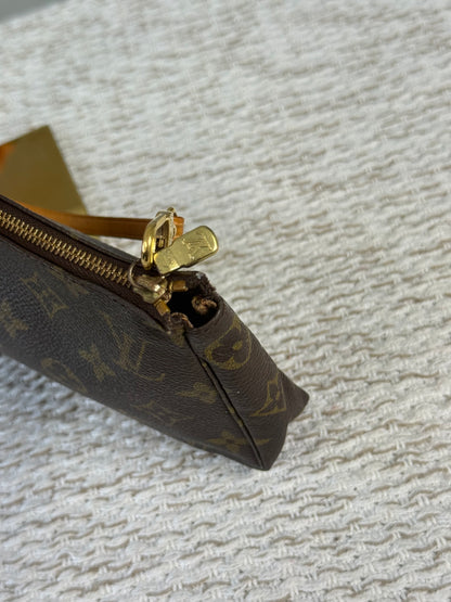 Pochette Accessoires in Monogram