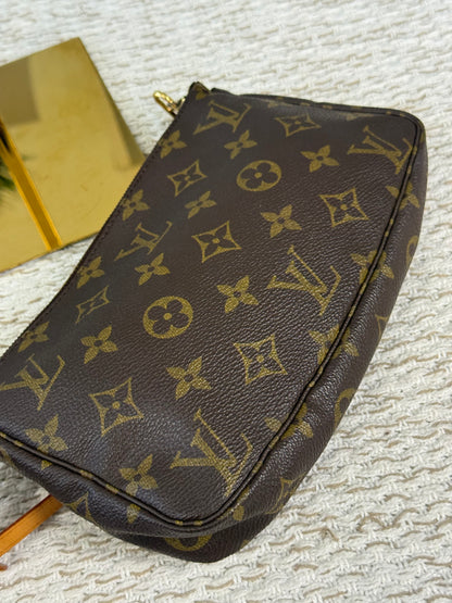 Pochette Accessoires in Monogram