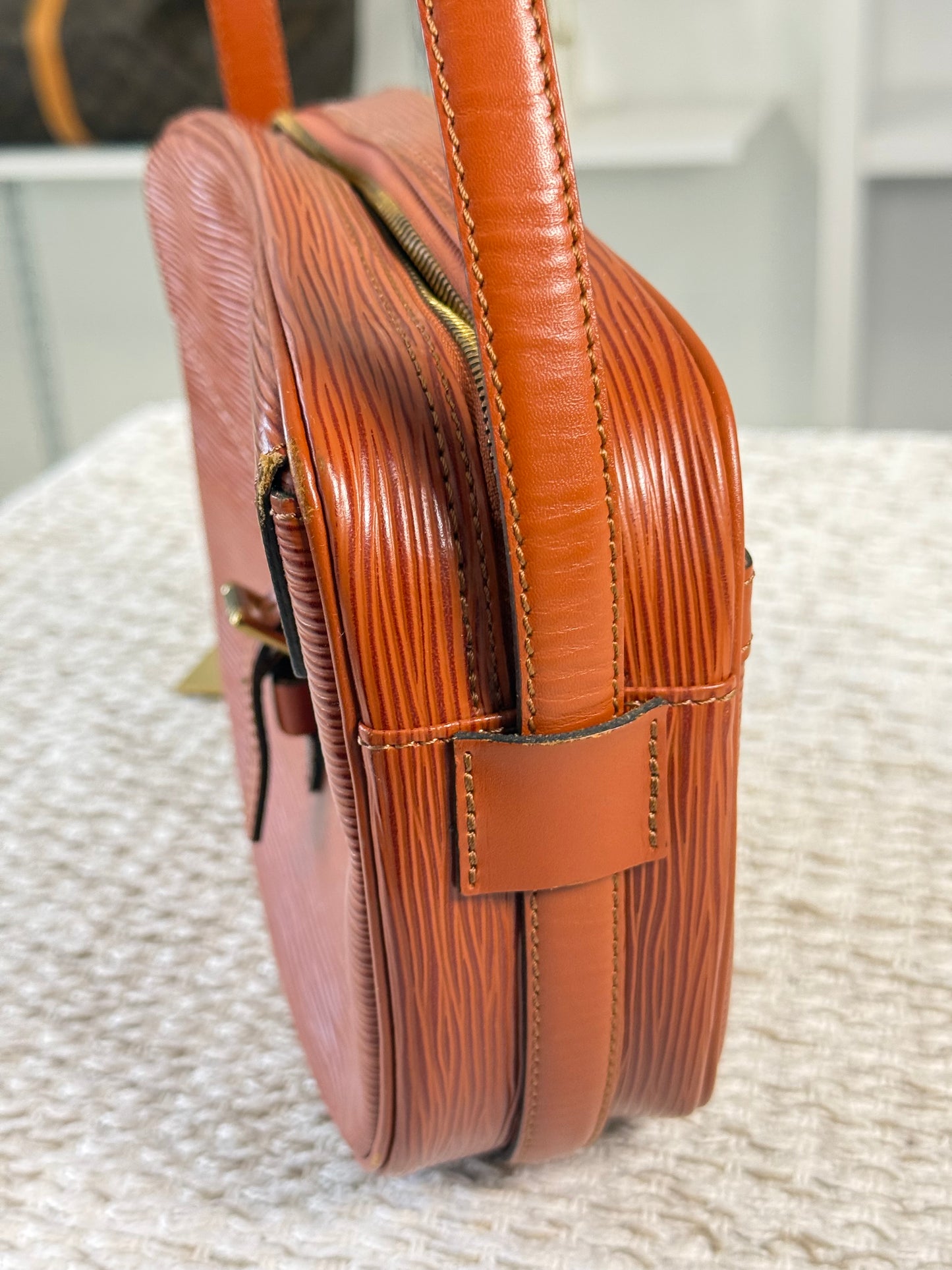 LOUIS VUITTON JEUNE FILLE SMALL SHOULDER ORANGE LEATHER