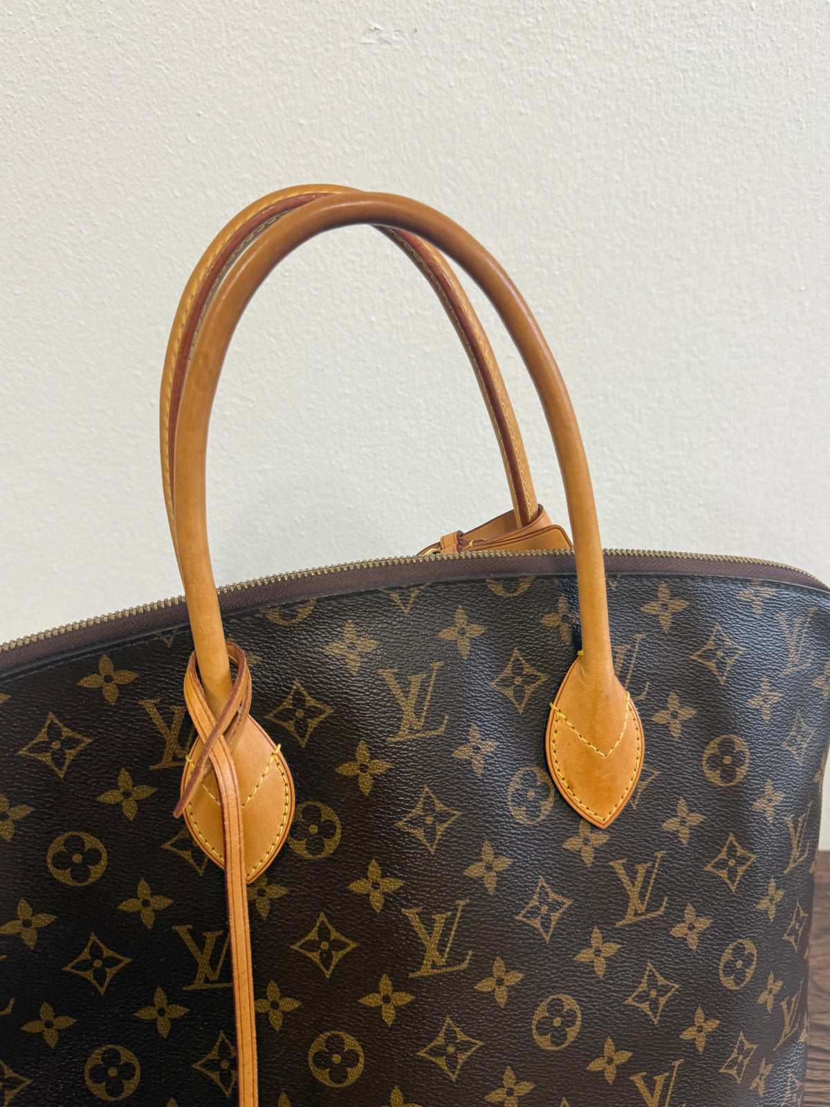 LOUIS VUITTON LOCKIT MM IN MONOGRAM