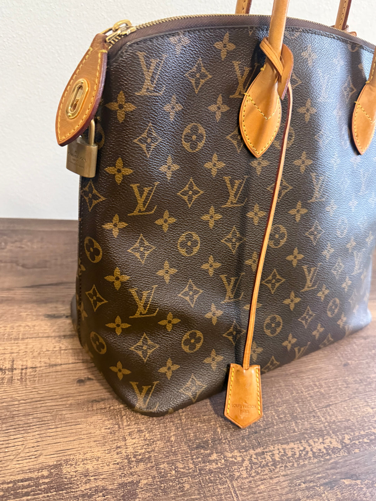 LOUIS VUITTON LOCKIT MM IN MONOGRAM