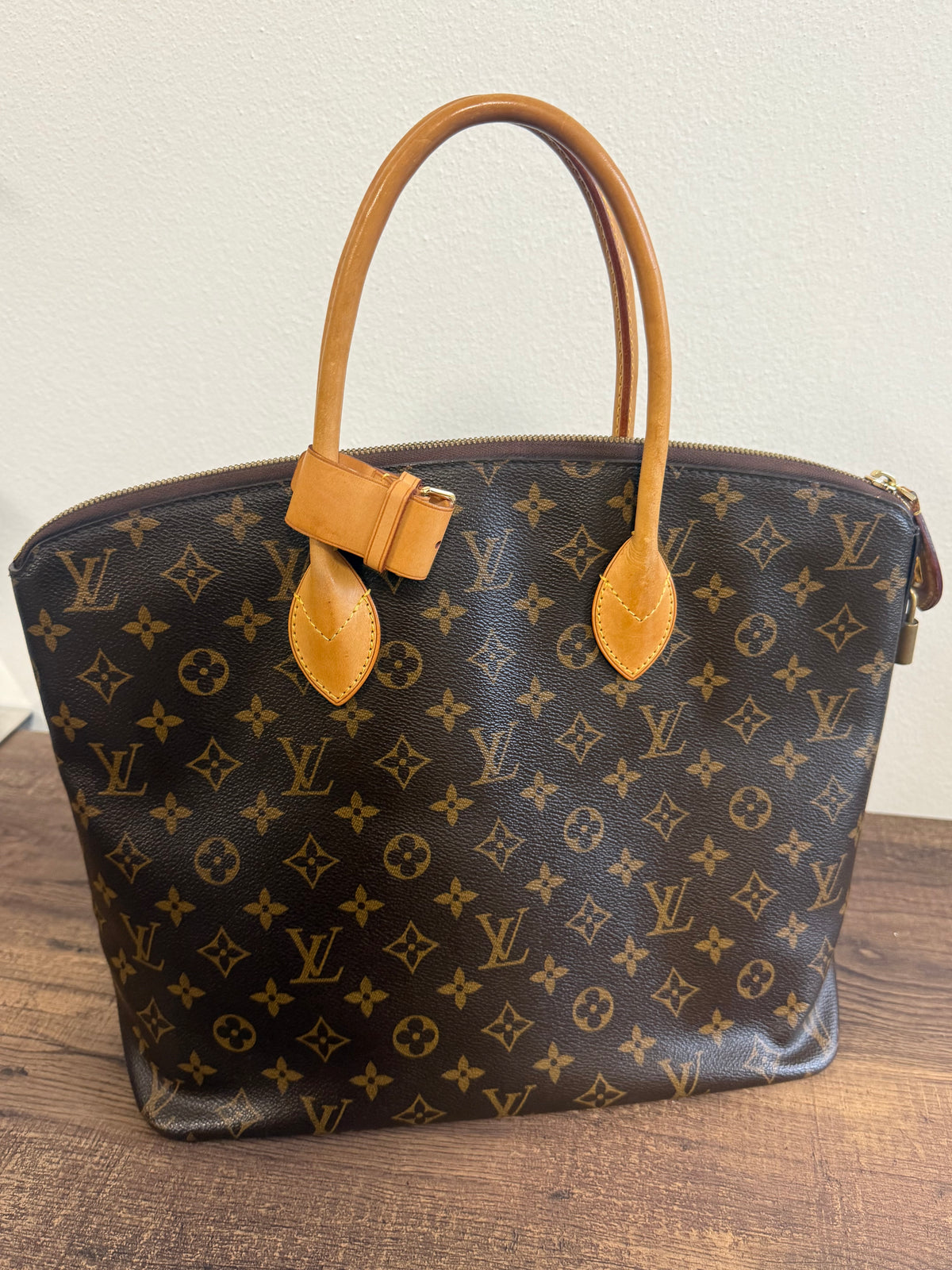 LOUIS VUITTON LOCKIT MM IN MONOGRAM