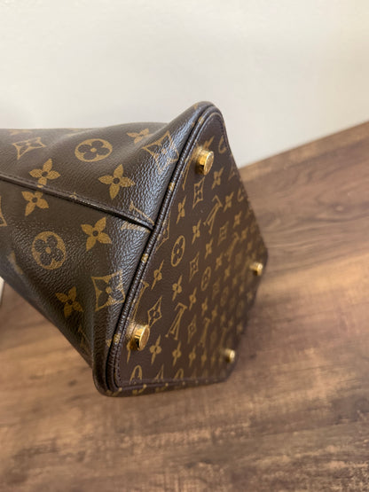 LOUIS VUITTON LOCKIT MM IN MONOGRAM