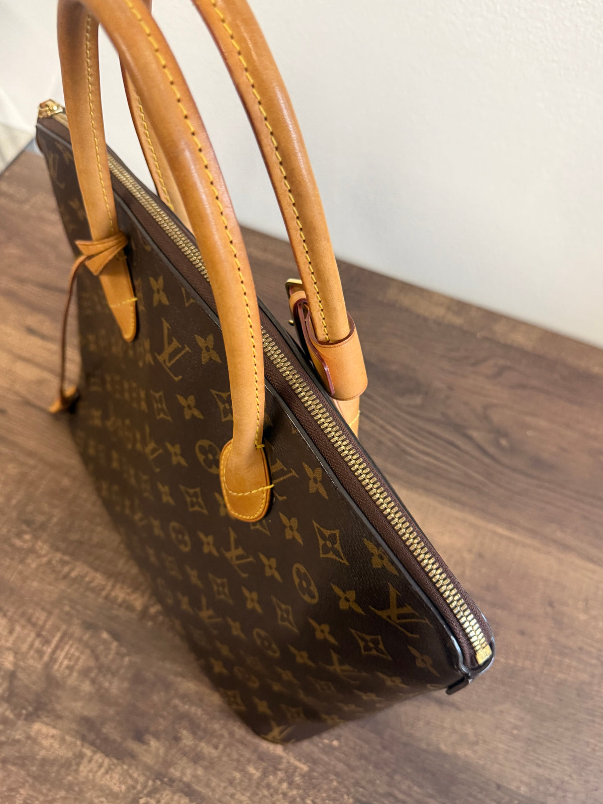 LOUIS VUITTON LOCKIT MM IN MONOGRAM