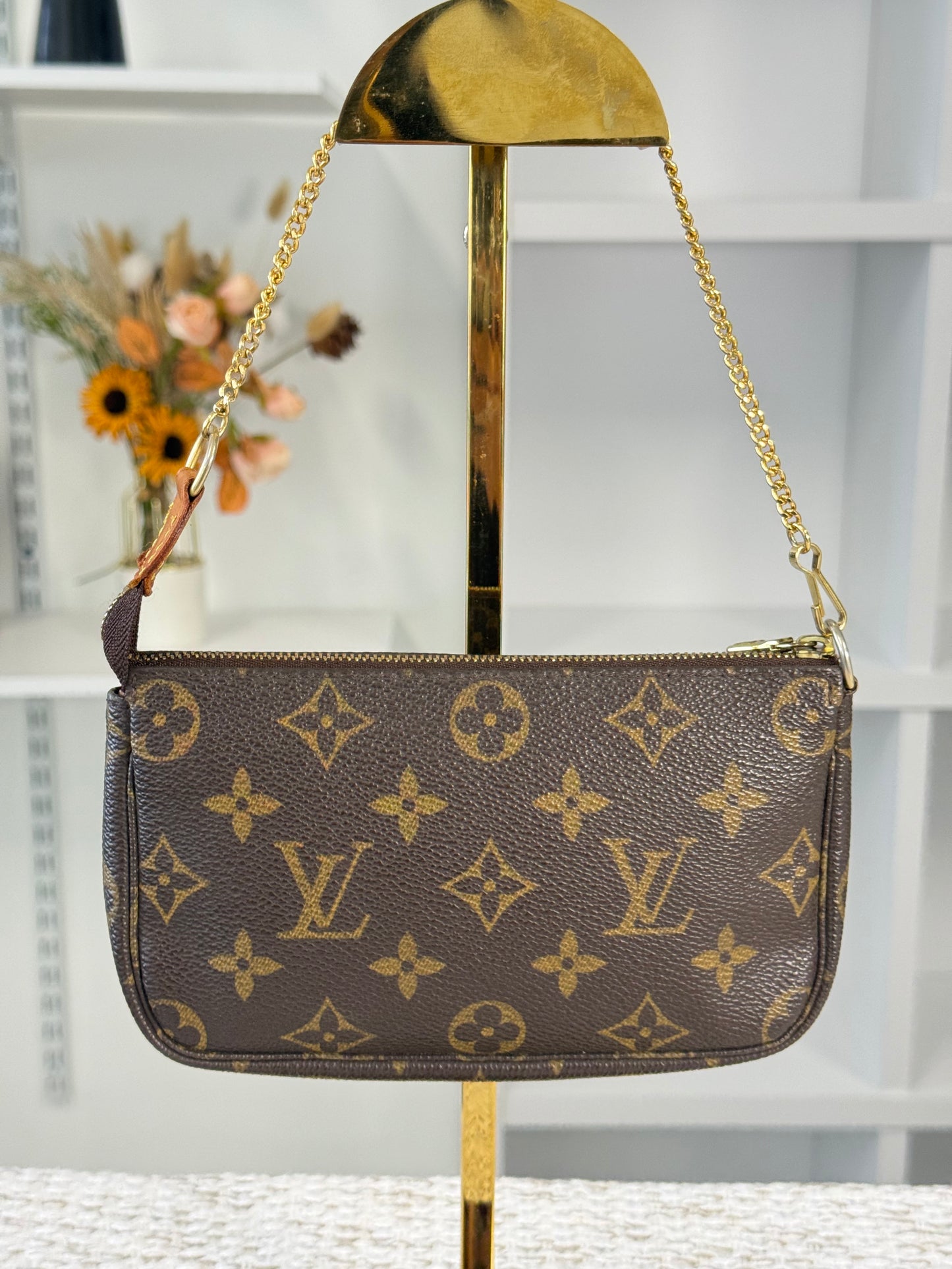 LOUIS VUITTON POCHETTE BUCKET POCHETTE in Monogram