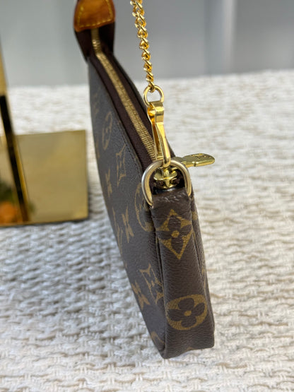 POCHETTE BUCKET POCHETTE in Monogram
