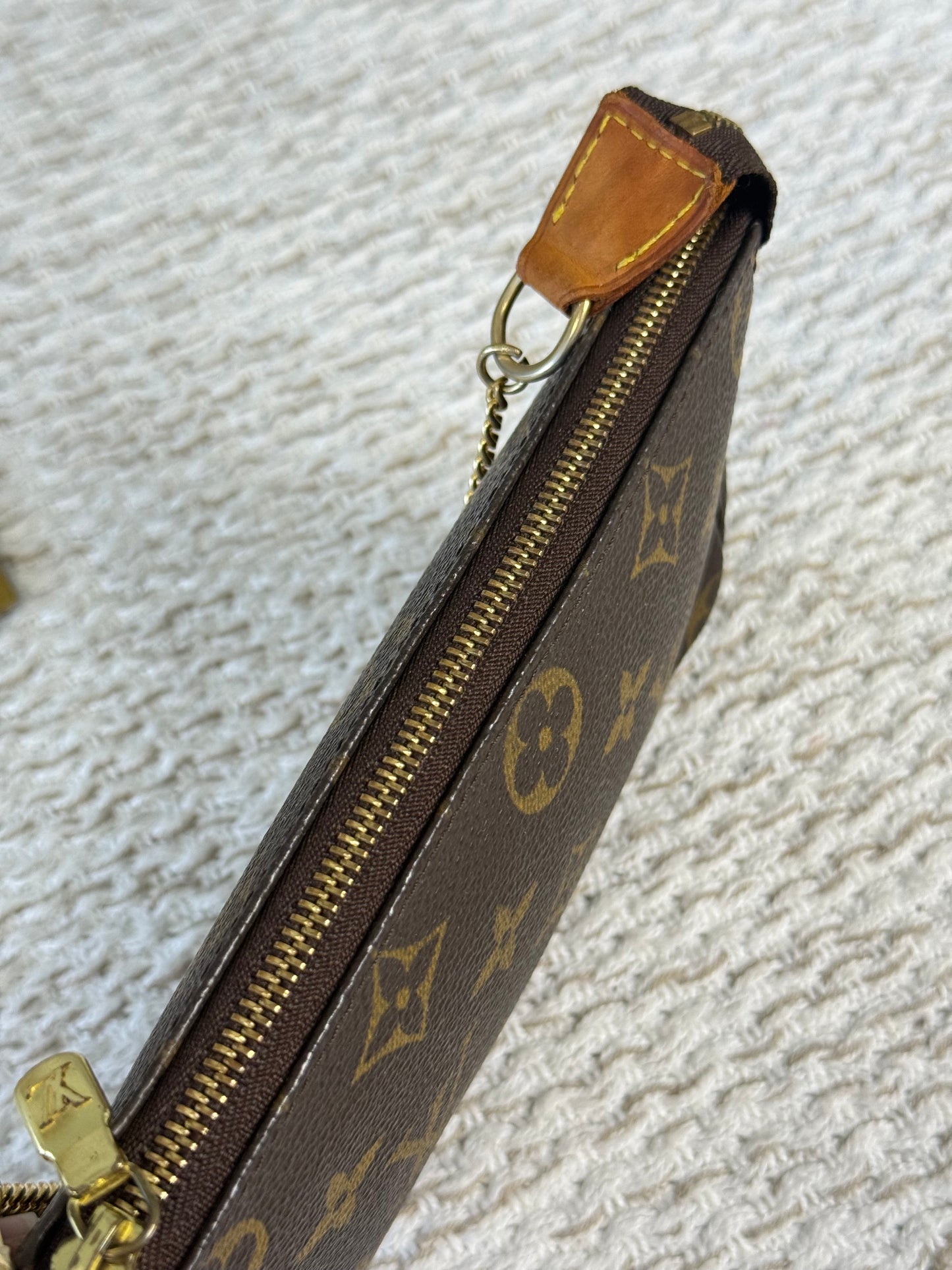LOUIS VUITTON POCHETTE BUCKET POCHETTE in Monogram