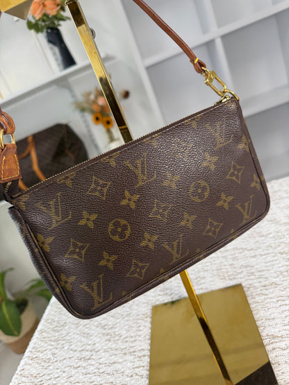 POCHETTE SHOULDER BAG in Monogram