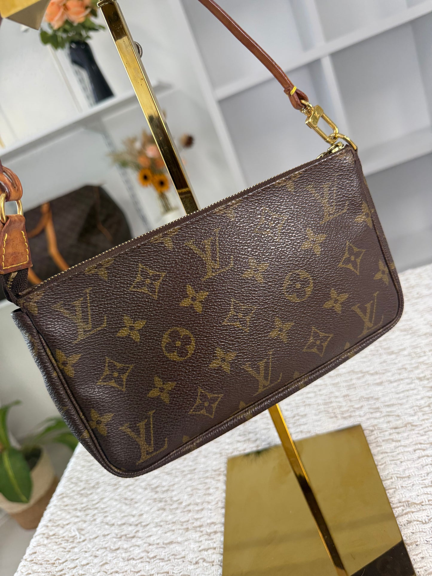 LOUIS VUITTON POCHETTE ACCESSOIRES IN MONOGRAM