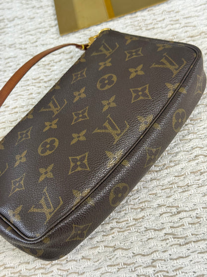 POCHETTE SHOULDER BAG in Monogram