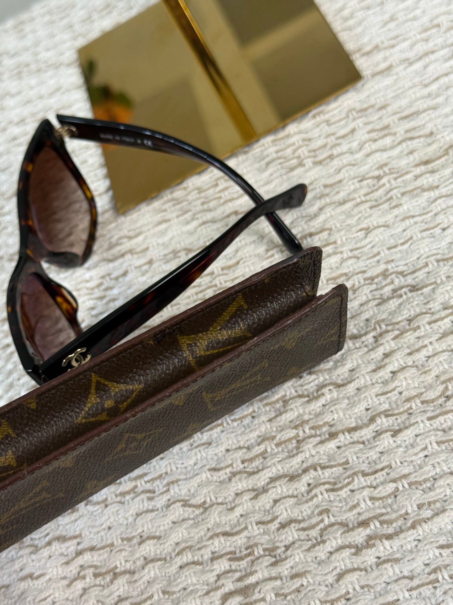 LOUIS VUITTON GLASSES CASE in Monogram