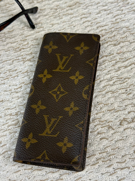 LOUIS VUITTON GLASSES CASE in Monogram