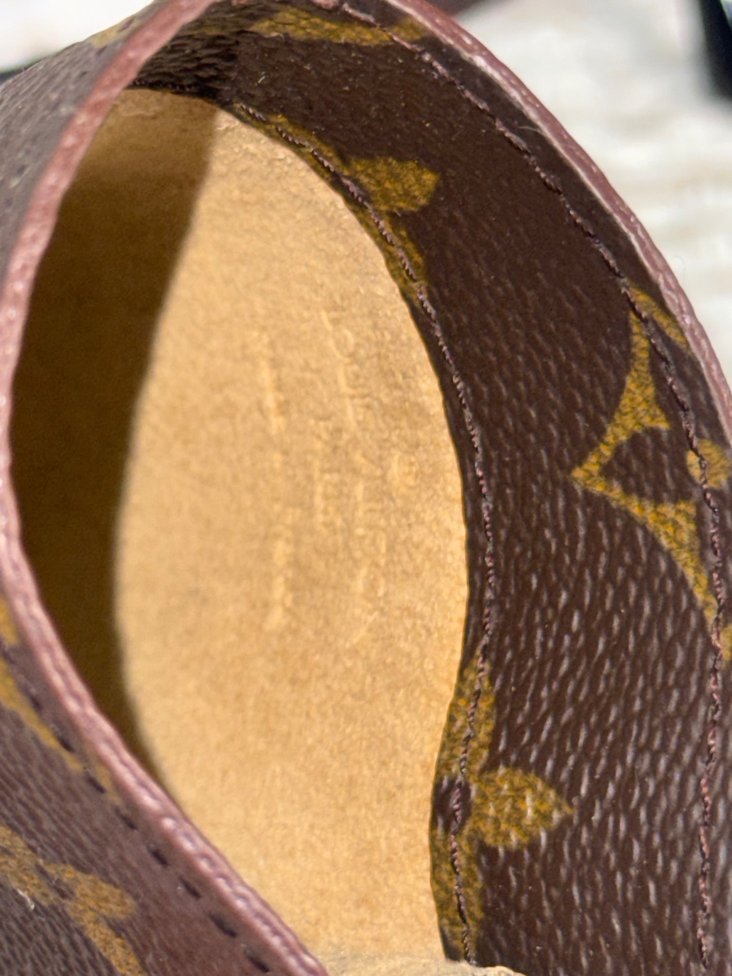 LOUIS VUITTON GLASSES CASE in Monogram