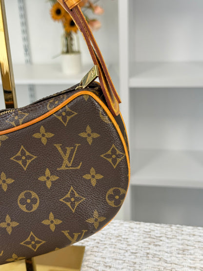 Monogram Canvas Pochette Croissant M10013
