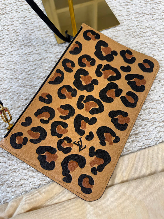 LOUIS VUITTON WILD AT HEART NEVERFULL POCHETTE ZIPPERED CLUTCH BAG