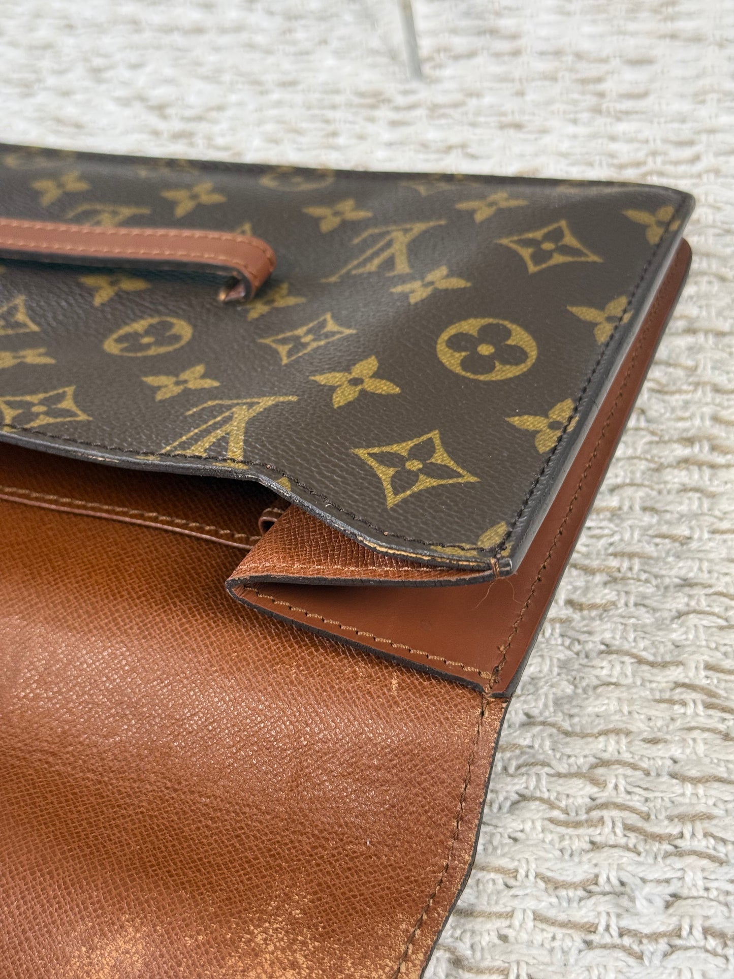 LOUIS VUITTON MONOGRAM CHAILLOT CLUTCH BAG