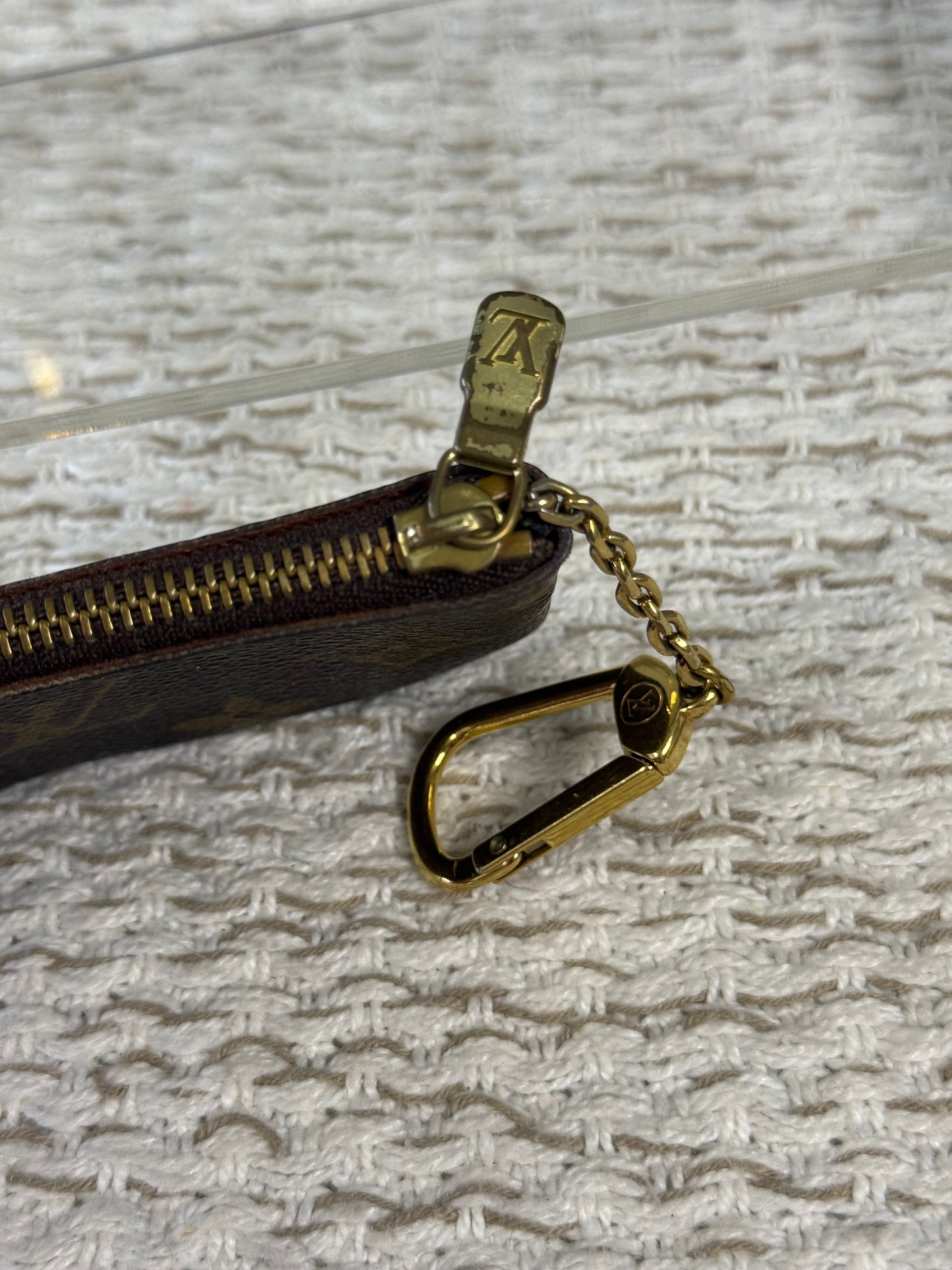 LOUIS VUITTON KEY CLES in MONOGRAM