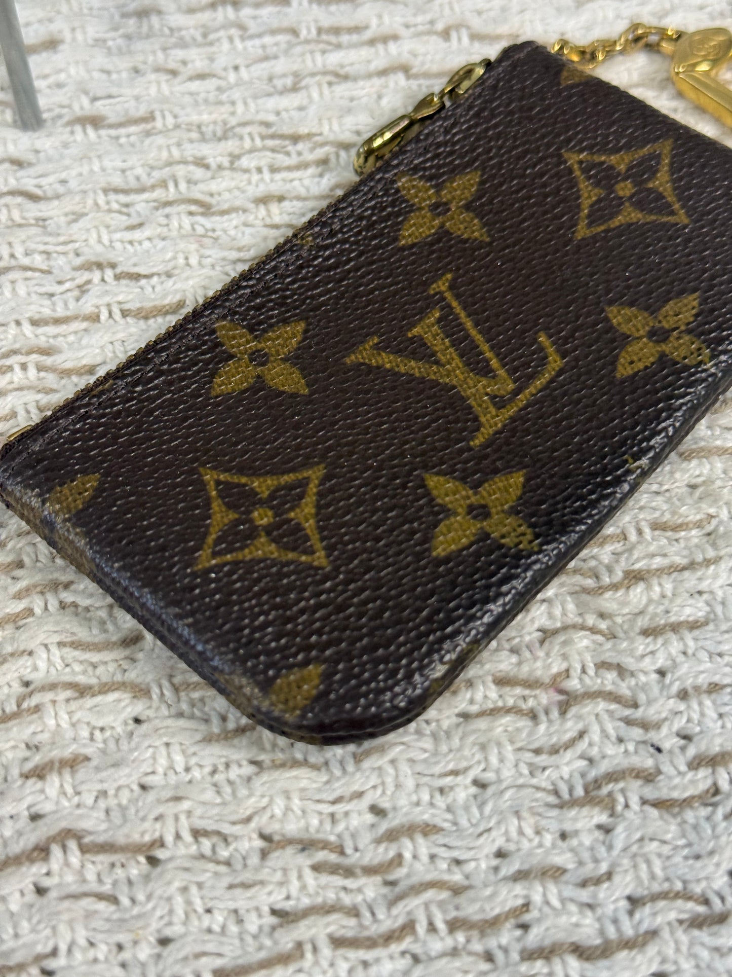 LOUIS VUITTON KEY CLES in MONOGRAM