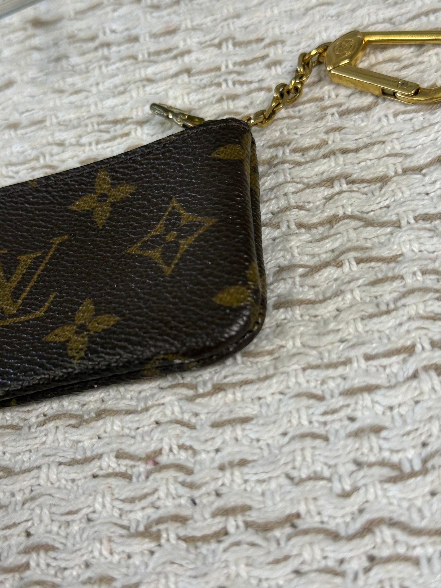 LOUIS VUITTON KEY CLES in MONOGRAM