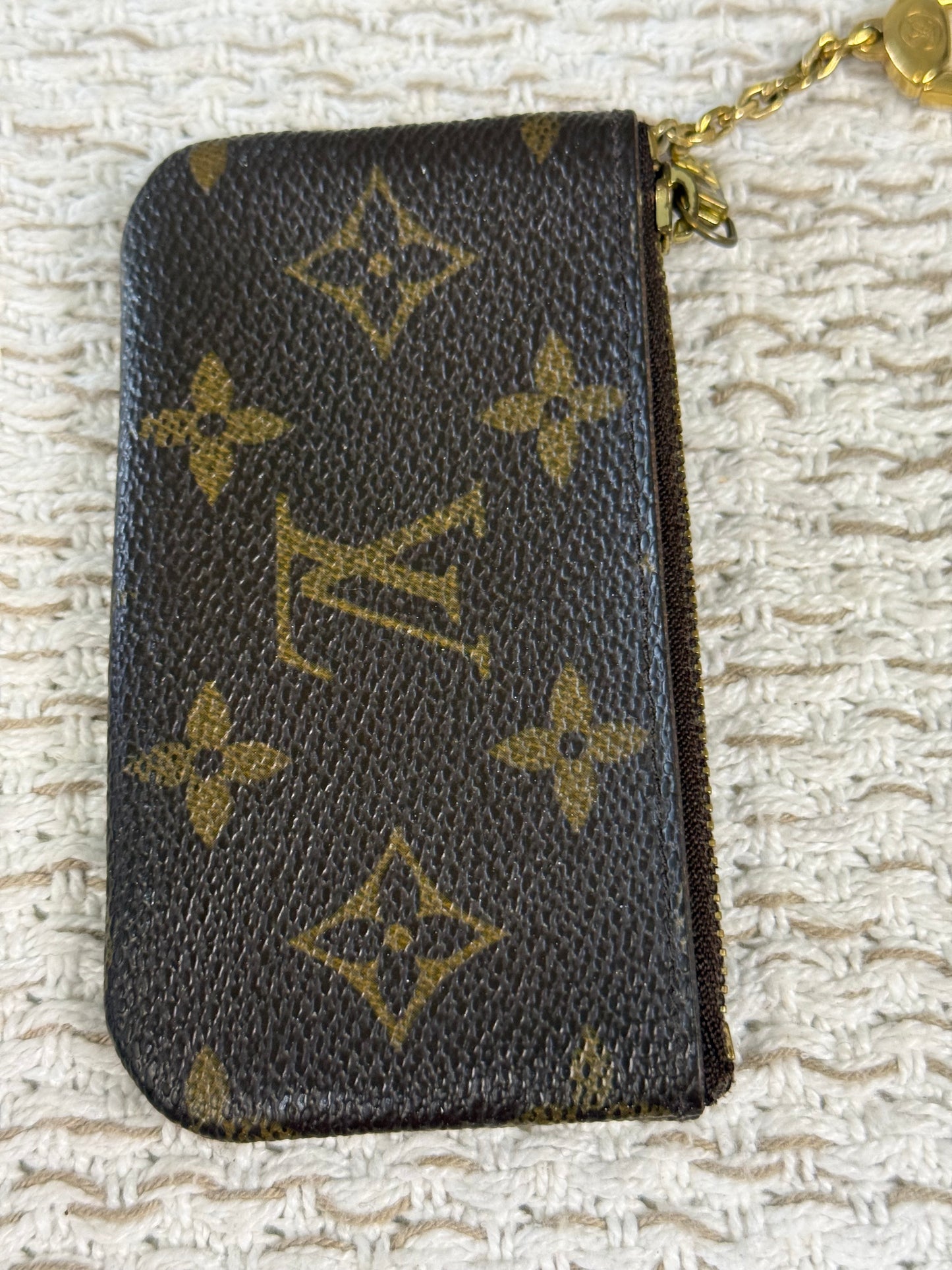 LOUIS VUITTON KEY CLES in MONOGRAM