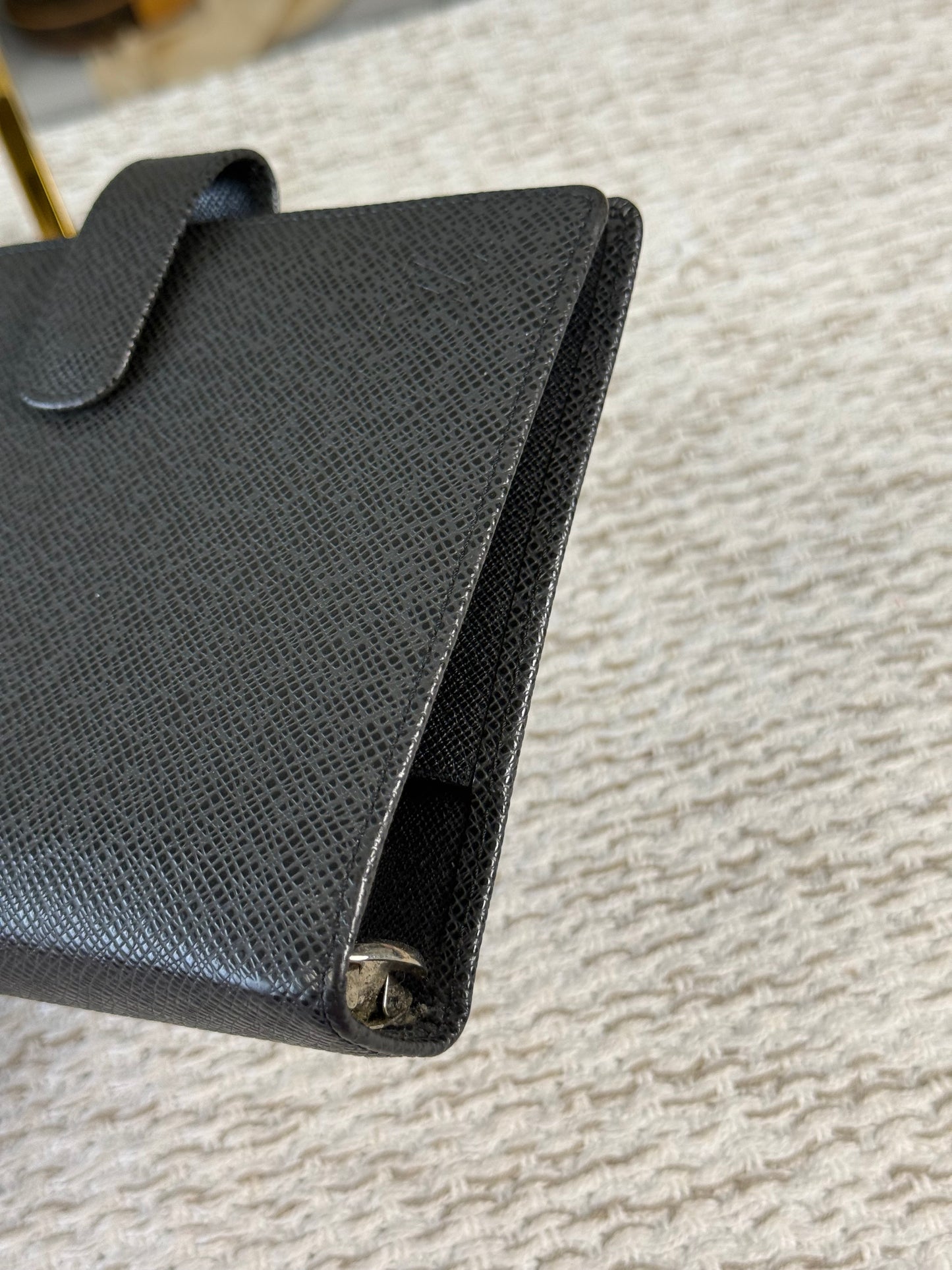 LOUIS VUITTON BLACK TAIGA LEATHER MEDIUM RING AGENDA / NOTEBOOK COVER