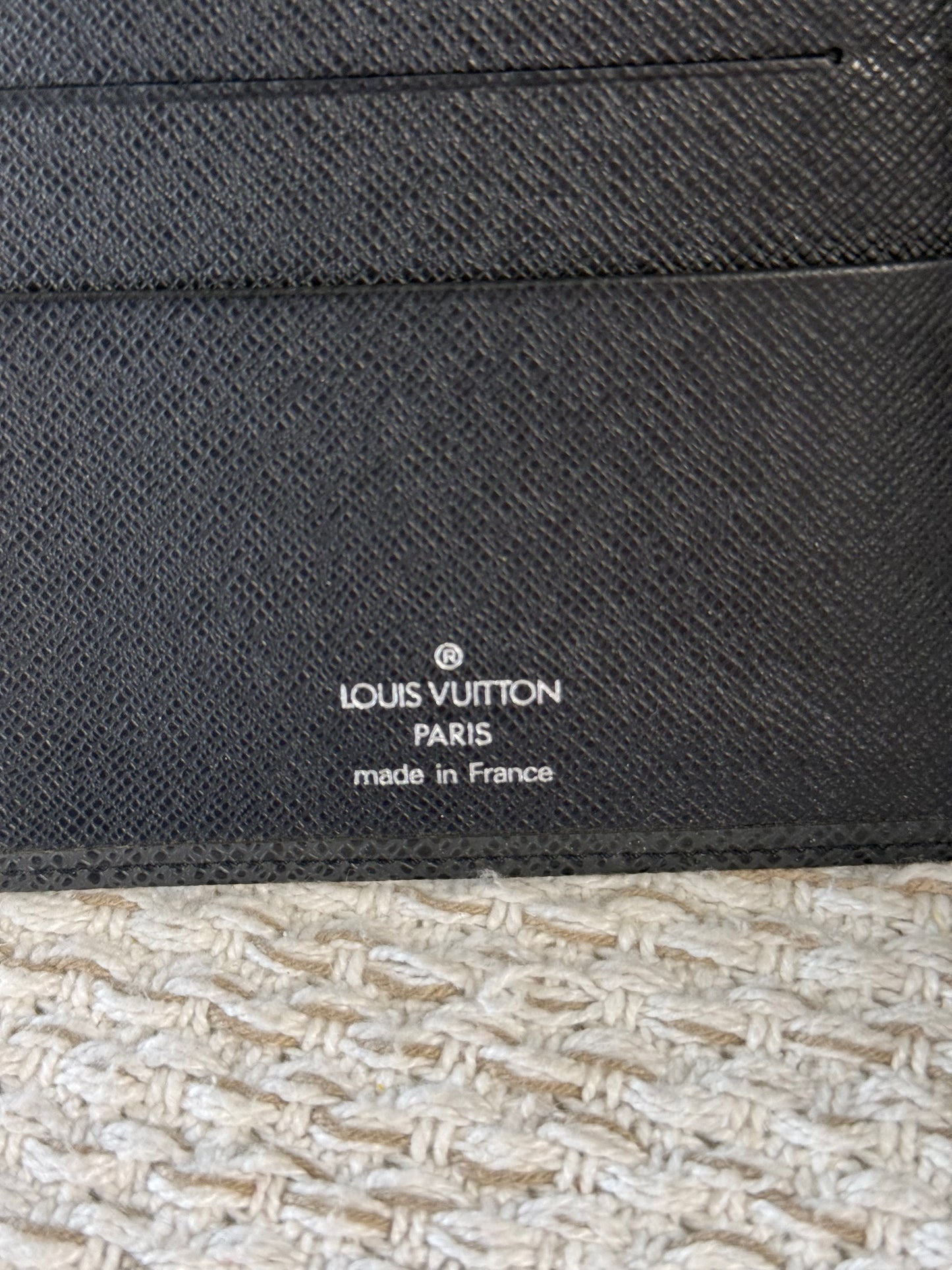LOUIS VUITTON BLACK TAIGA LEATHER MEDIUM RING AGENDA / NOTEBOOK COVER