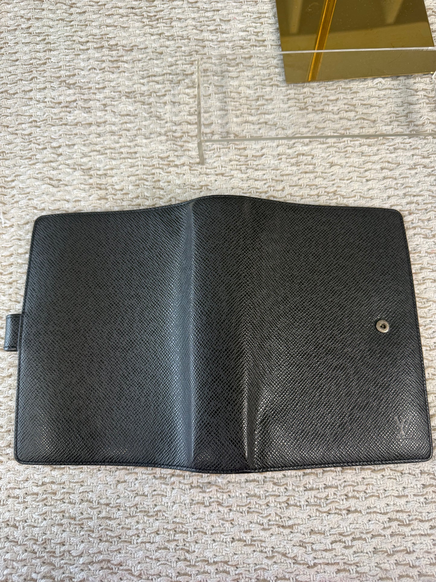 LOUIS VUITTON BLACK TAIGA LEATHER MEDIUM RING AGENDA / NOTEBOOK COVER