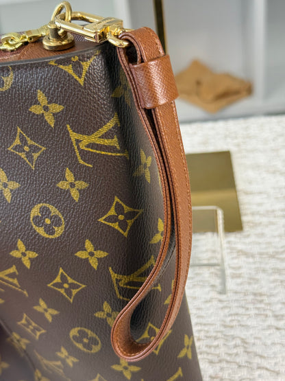 LOUIS VUITTON MONOGRAM ORSAY CLUTCH HAND BAG
