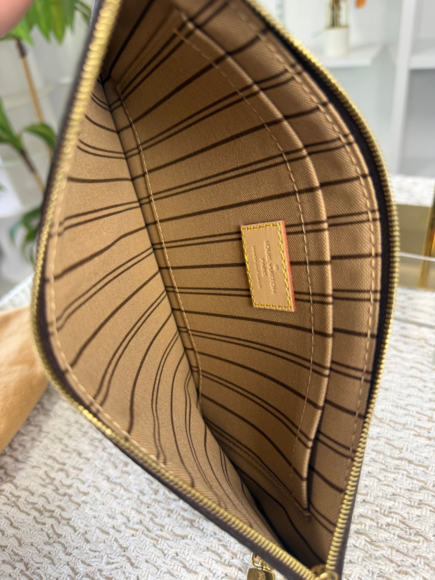 LOUIS VUITTON MONOGRAM NEVERFULL MM POCHETTE WRISTLET