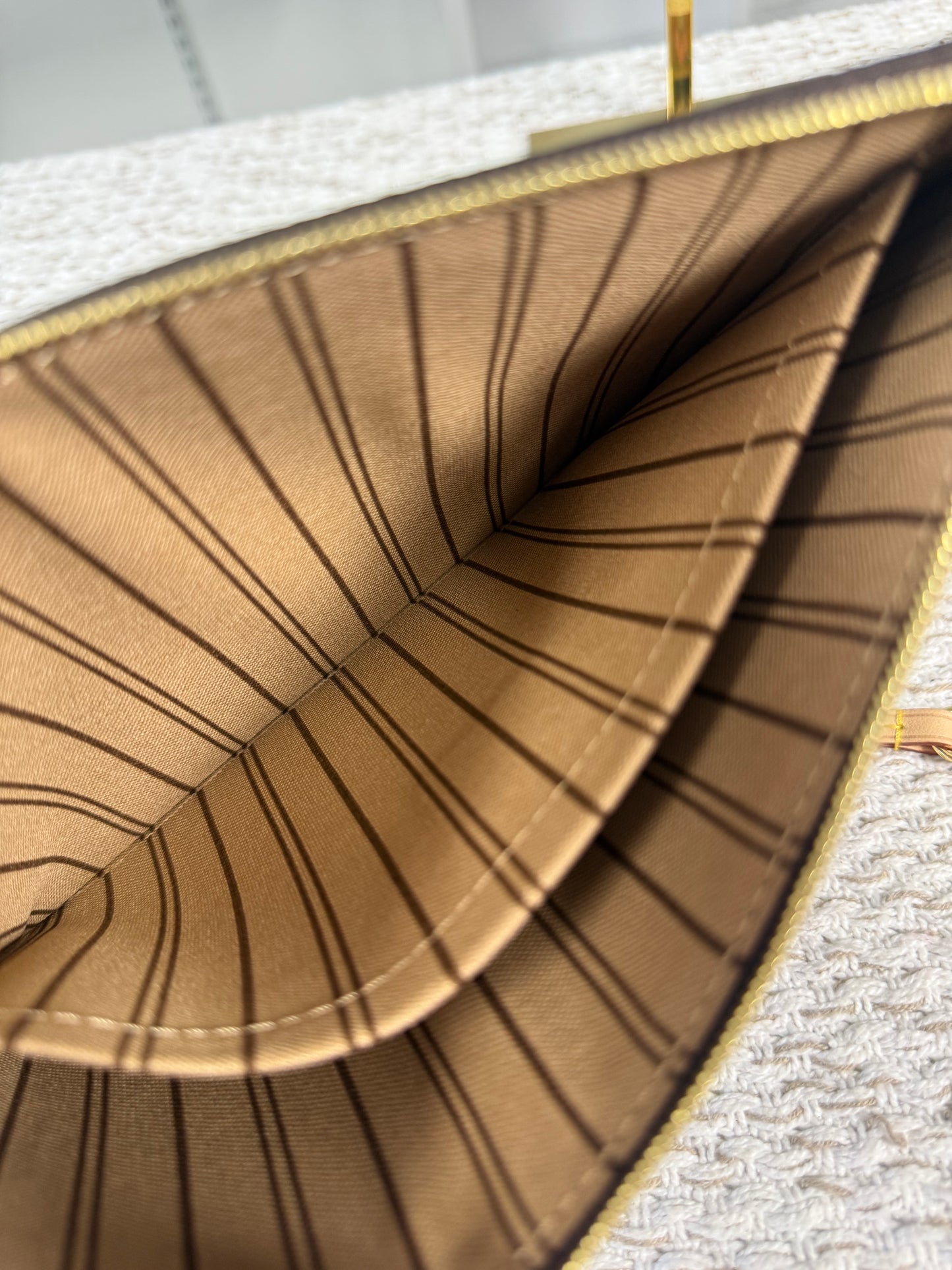 LOUIS VUITTON MONOGRAM NEVERFULL MM POCHETTE WRISTLET