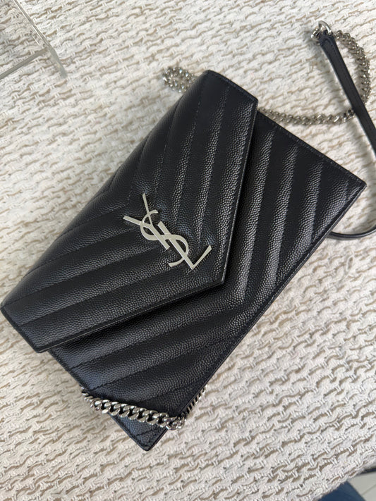 SAINT LAURENT CASSANDRE ENVELOPE WALLET ON CHAIN SILVER-TONED HARDWARE