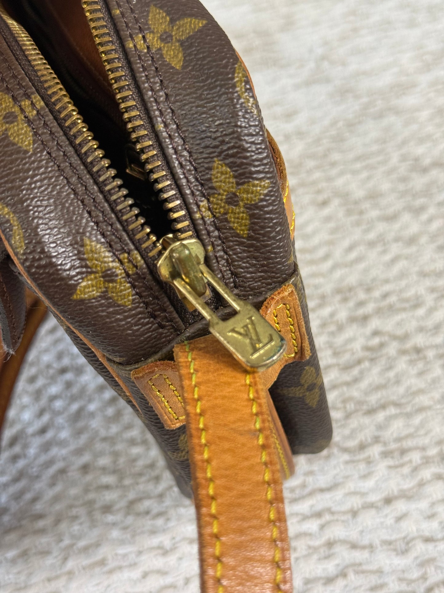 LOUIS VUITTON MONOGRAM CANVAS JEUNE FILLE MM SHOULDER BAG
