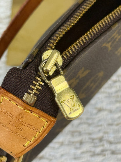 LOUIS VUITTON MONOGRAM CANVAS ACCESSORIES POCHETTE BAG