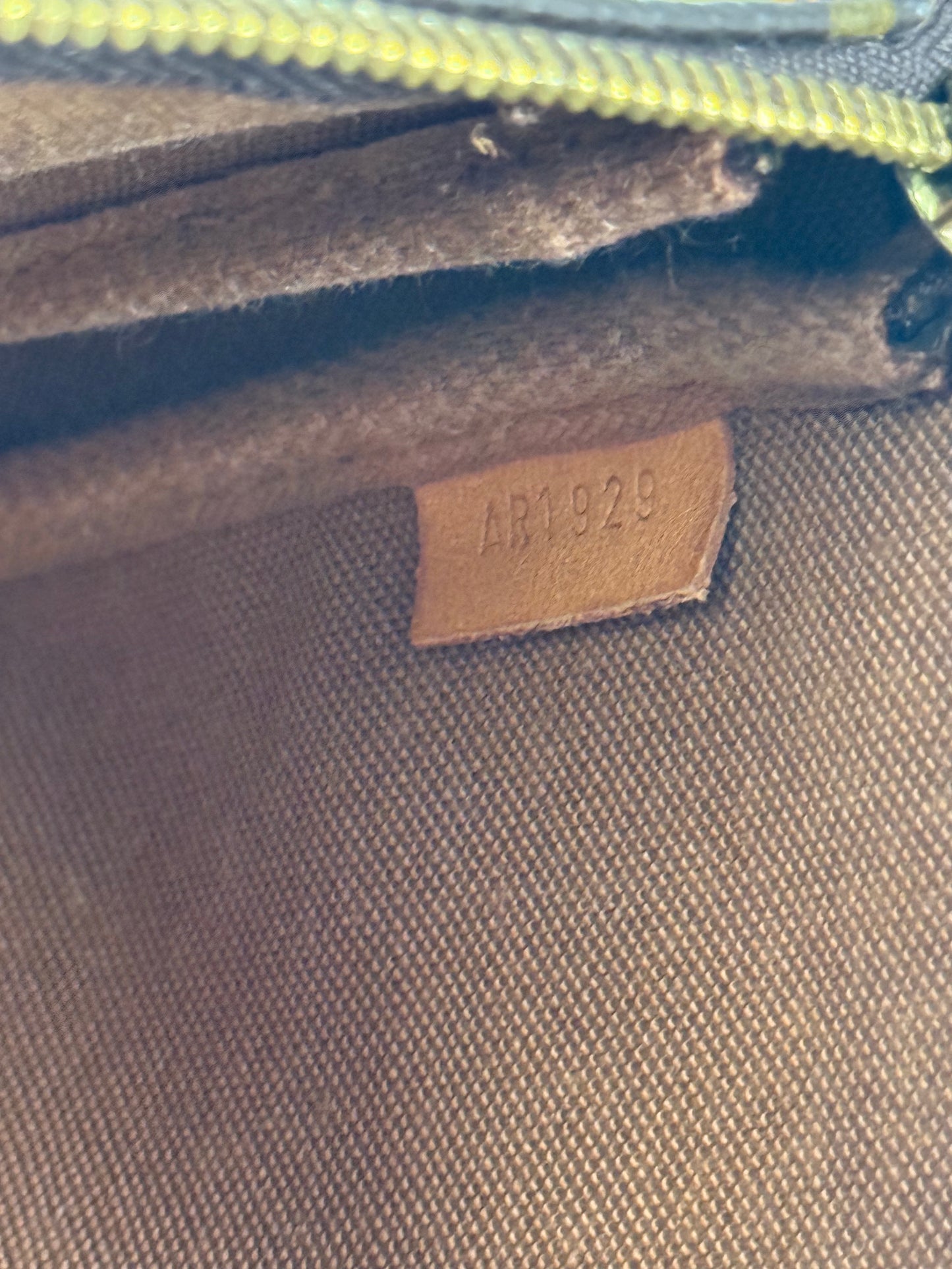 LOUIS VUITTON MONOGRAM CANVAS ACCESSORIES POCHETTE BAG