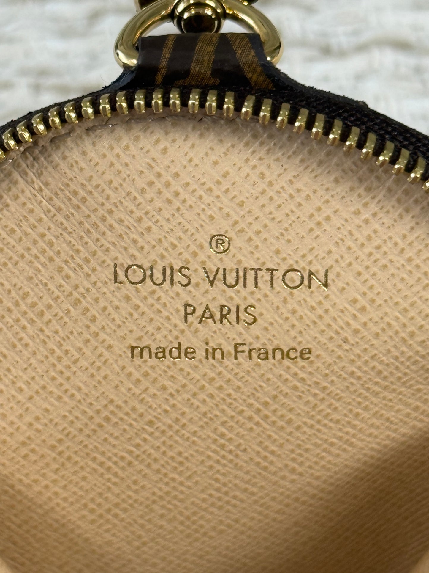 LOUIS VUITTON ROUND COIN PURSE in MONOGRAM CANVAS