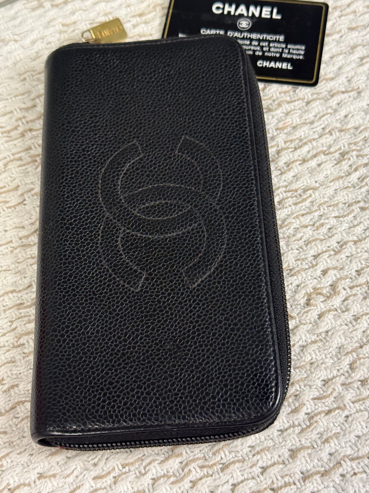 CHANEL CC LOGO CAVIAR SKIN ZIP AROUND LONG WALLET AUTH BLACK