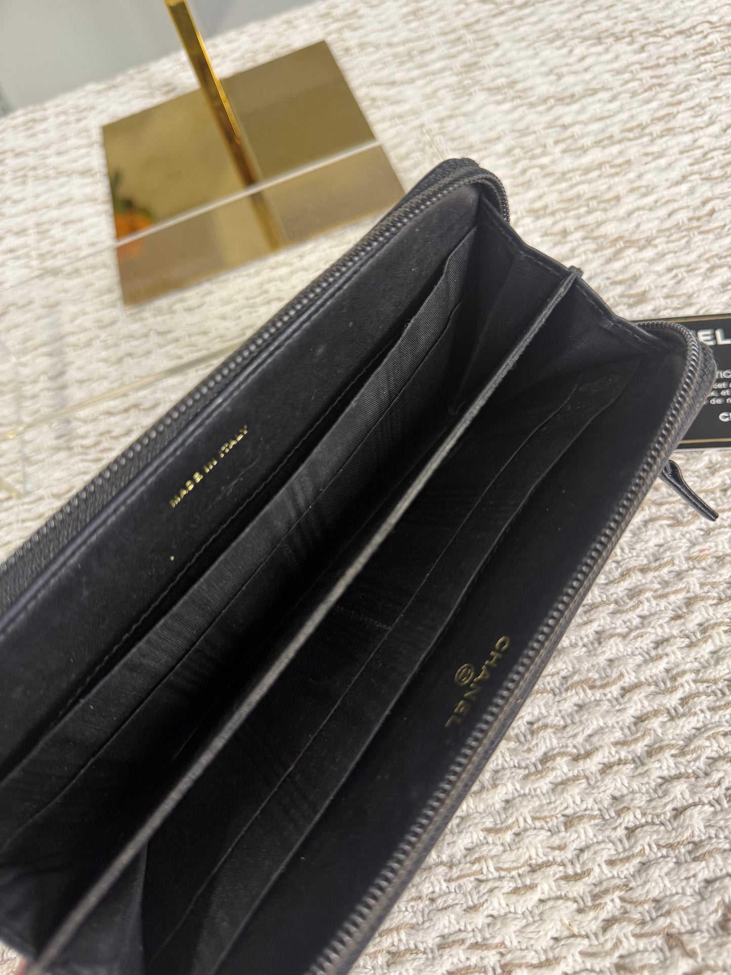 CHANEL CC LOGO CAVIAR SKIN ZIP AROUND LONG WALLET AUTH BLACK