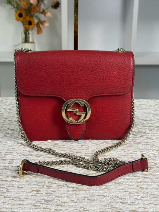 GUCCI RED PEBBLED LEATHER INTERLOCKING G MEDIUM SHOULDER BAG