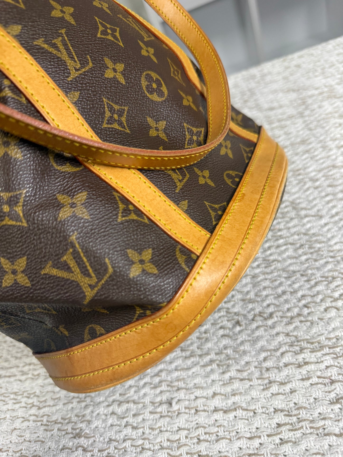 LOUIS VUITTON MONOGRAM BUCKET GM