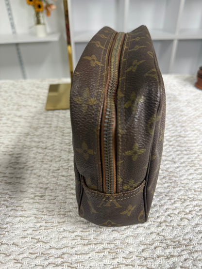 LOUIS VUITTON MONOGRAM CANVAS TROUSSE TOILETTE 28 COSMETIC BAG