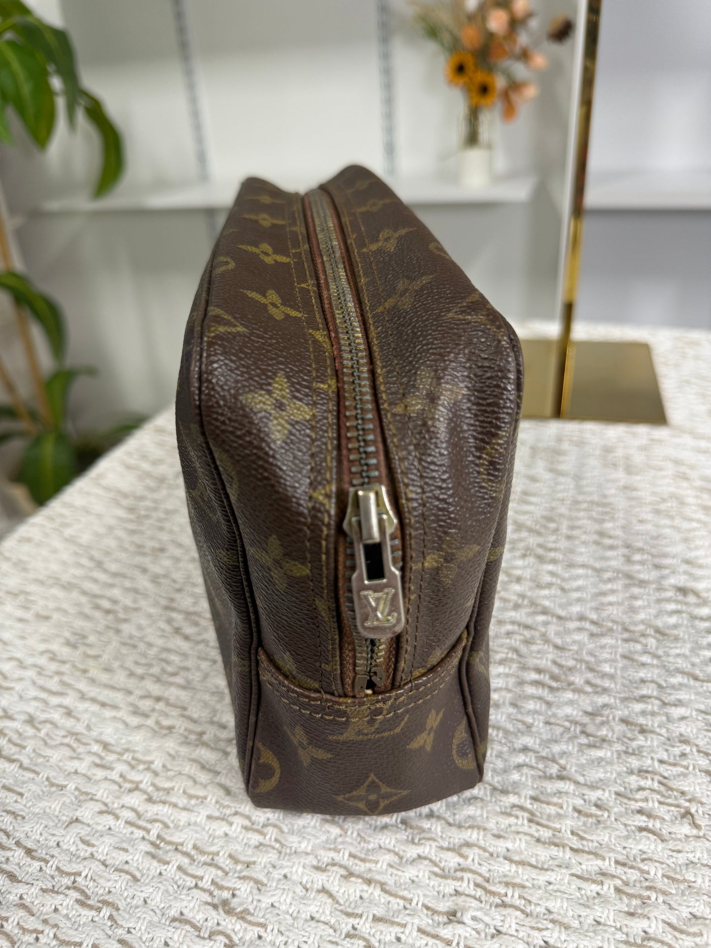 LOUIS VUITTON MONOGRAM CANVAS TROUSSE TOILETTE 28 COSMETIC BAG